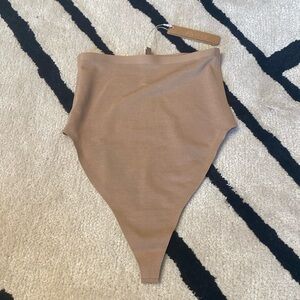 NWT! SKIMS Sculpting Thong